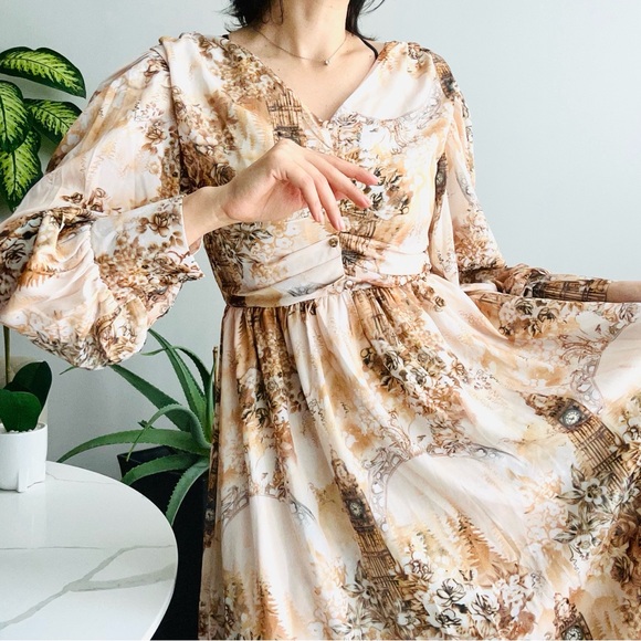 Romantic Boho Maxi Dress with Long Sleeves and Victorian Print - Picture 3 of 11